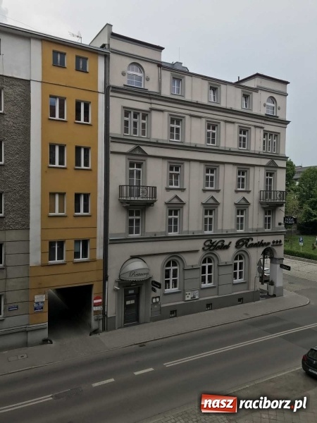 Zdjęcie w galerii na portalu naszraciborz.pl: Wnętrza starego sądu odzyskają blask. W dawnej sali posiedzeń odkryto freski wiadomości z regionu