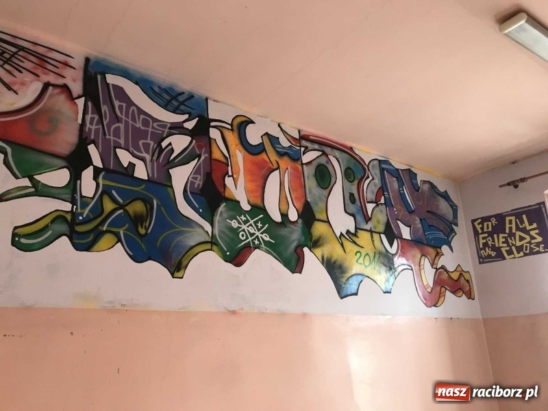 Zdjęcie w galerii na portalu naszraciborz.pl: Wnętrza starego sądu odzyskają blask. W dawnej sali posiedzeń odkryto freski wiadomości z regionu