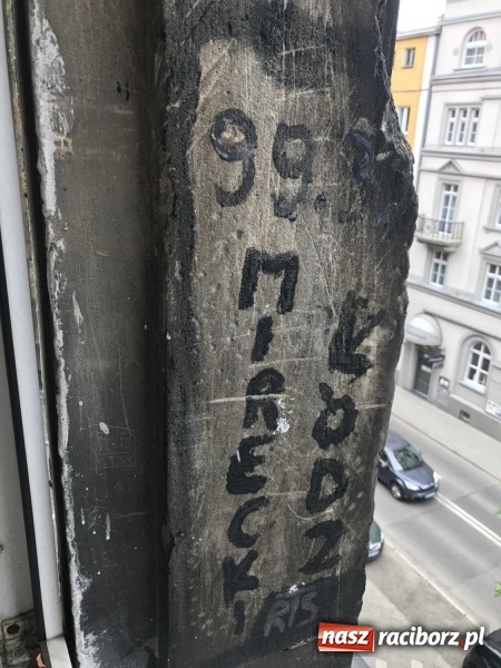 Zdjęcie w galerii na portalu naszraciborz.pl: Wnętrza starego sądu odzyskają blask. W dawnej sali posiedzeń odkryto freski wiadomości z regionu