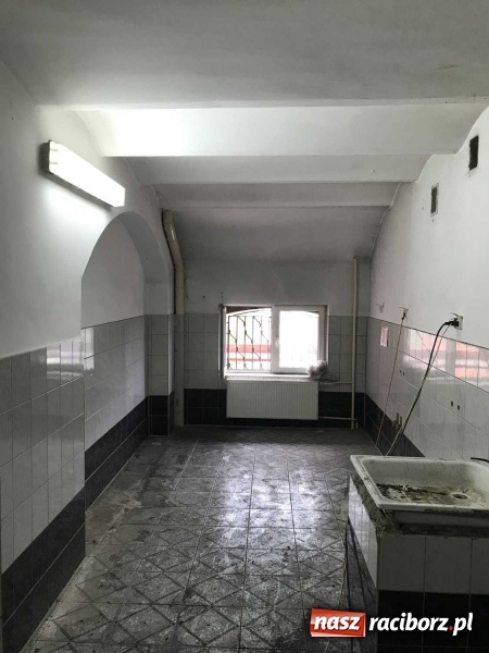 Zdjęcie w galerii na portalu naszraciborz.pl: Wnętrza starego sądu odzyskają blask. W dawnej sali posiedzeń odkryto freski wiadomości z regionu