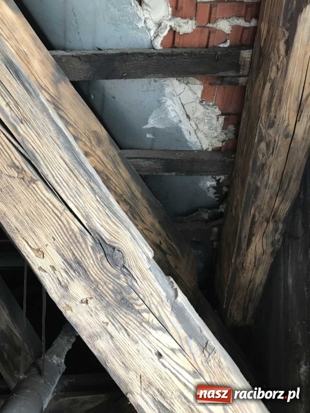 Zdjęcie w galerii na portalu naszraciborz.pl: Wnętrza starego sądu odzyskają blask. W dawnej sali posiedzeń odkryto freski wiadomości z regionu