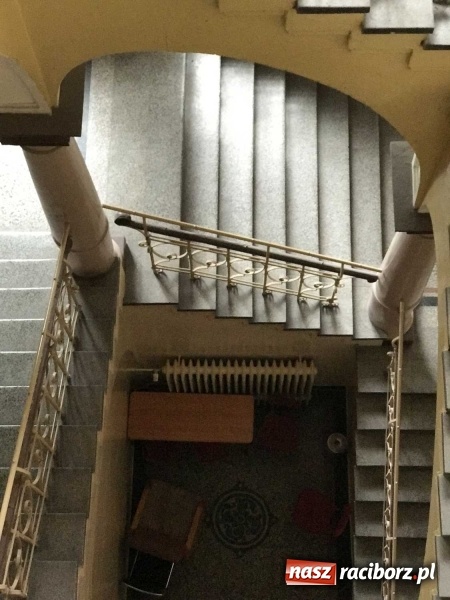 Zdjęcie w galerii na portalu naszraciborz.pl: Wnętrza starego sądu odzyskają blask. W dawnej sali posiedzeń odkryto freski wiadomości z regionu