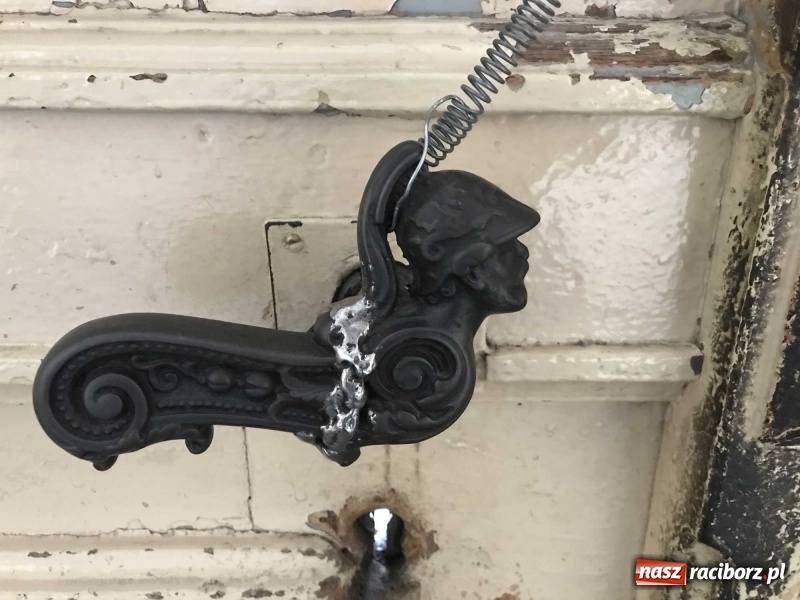 Zdjęcie w galerii na portalu naszraciborz.pl: Wnętrza starego sądu odzyskają blask. W dawnej sali posiedzeń odkryto freski wiadomości z regionu