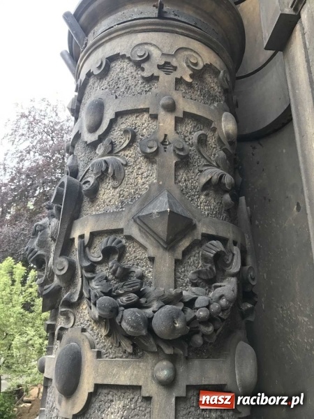 Zdjęcie w galerii na portalu naszraciborz.pl: Wnętrza starego sądu odzyskają blask. W dawnej sali posiedzeń odkryto freski wiadomości z regionu