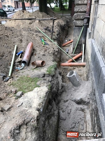 Zdjęcie w galerii na portalu naszraciborz.pl: Wnętrza starego sądu odzyskają blask. W dawnej sali posiedzeń odkryto freski wiadomości z regionu