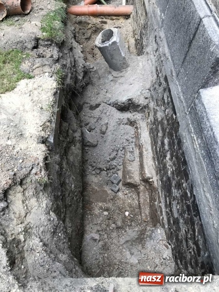 Zdjęcie w galerii na portalu naszraciborz.pl: Wnętrza starego sądu odzyskają blask. W dawnej sali posiedzeń odkryto freski wiadomości z regionu