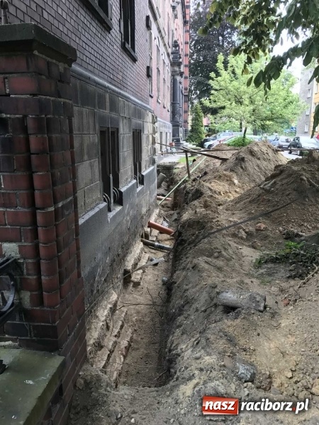 Zdjęcie w galerii na portalu naszraciborz.pl: Wnętrza starego sądu odzyskają blask. W dawnej sali posiedzeń odkryto freski wiadomości z regionu