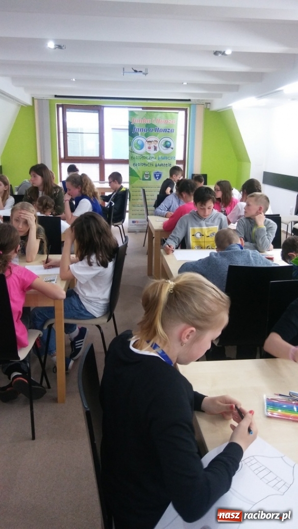 Zdjęcie w galerii na portalu naszraciborz.pl: Młodzi ekolodzy ze Szkoły Podstawowej nr 4 donoszą  wiadomości z regionu