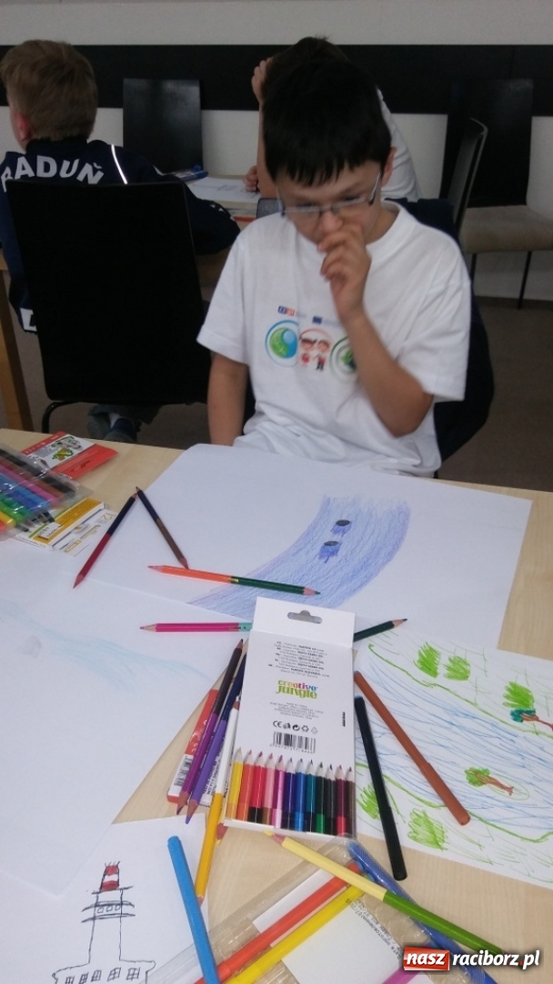 Zdjęcie w galerii na portalu naszraciborz.pl: Młodzi ekolodzy ze Szkoły Podstawowej nr 4 donoszą  wiadomości z regionu