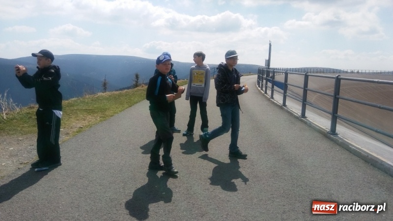 Zdjęcie w galerii na portalu naszraciborz.pl: Młodzi ekolodzy ze Szkoły Podstawowej nr 4 donoszą  wiadomości z regionu