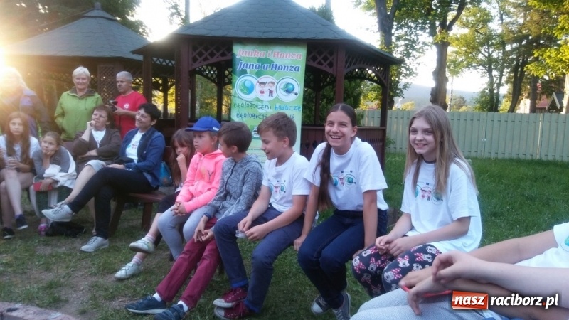 Zdjęcie w galerii na portalu naszraciborz.pl: Młodzi ekolodzy ze Szkoły Podstawowej nr 4 donoszą  wiadomości z regionu
