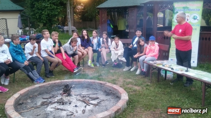 Zdjęcie w galerii na portalu naszraciborz.pl: Młodzi ekolodzy ze Szkoły Podstawowej nr 4 donoszą  wiadomości z regionu