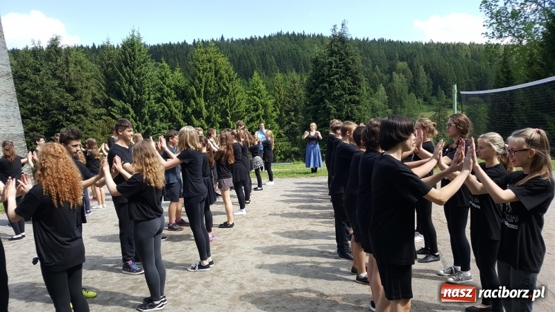 Zdjęcie w galerii na portalu naszraciborz.pl: Taniec bez granic - uczniowie Gimnazjum nr 2 biorą udział w polsko-czeskim projekcie wiadomości z regionu