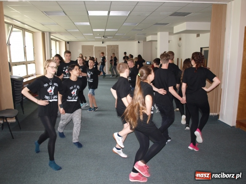 Zdjęcie w galerii na portalu naszraciborz.pl: Taniec bez granic - uczniowie Gimnazjum nr 2 biorą udział w polsko-czeskim projekcie wiadomości z regionu