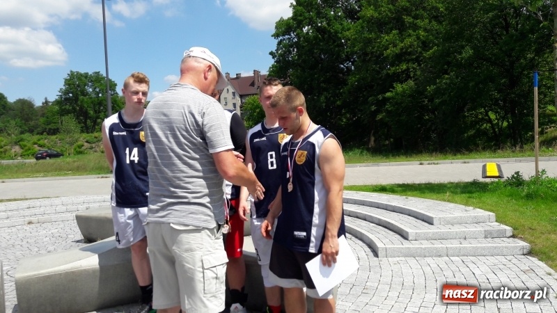 Zdjęcie w galerii na portalu naszraciborz.pl: Wojewódzki sukces koszykarzy I LO wiadomości z regionu