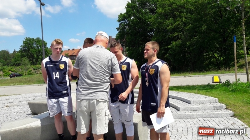 Zdjęcie w galerii na portalu naszraciborz.pl: Wojewódzki sukces koszykarzy I LO wiadomości z regionu