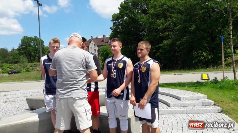 Zdjęcie w galerii na portalu naszraciborz.pl: Wojewódzki sukces koszykarzy I LO wiadomości z regionu