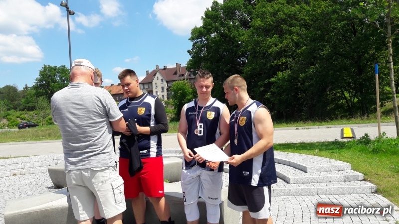 Zdjęcie w galerii na portalu naszraciborz.pl: Wojewódzki sukces koszykarzy I LO wiadomości z regionu