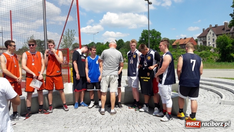 Zdjęcie w galerii na portalu naszraciborz.pl: Wojewódzki sukces koszykarzy I LO wiadomości z regionu