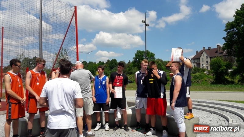 Zdjęcie w galerii na portalu naszraciborz.pl: Wojewódzki sukces koszykarzy I LO wiadomości z regionu