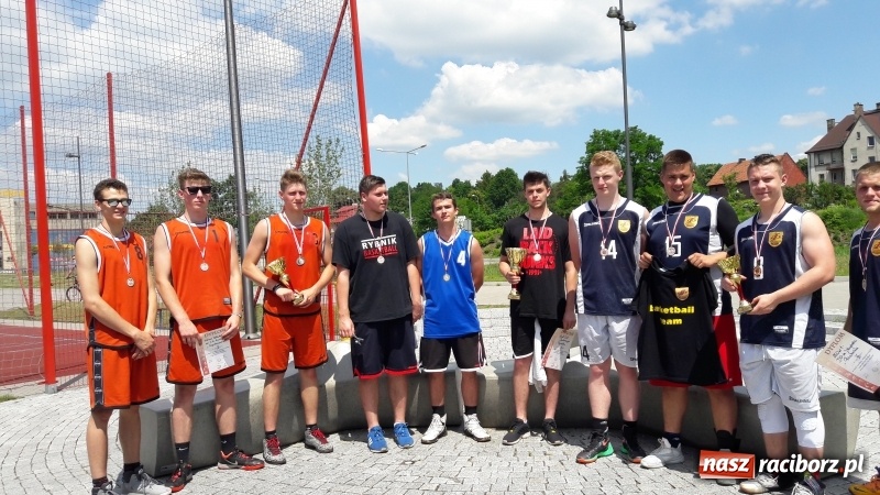 Zdjęcie w galerii na portalu naszraciborz.pl: Wojewódzki sukces koszykarzy I LO wiadomości z regionu