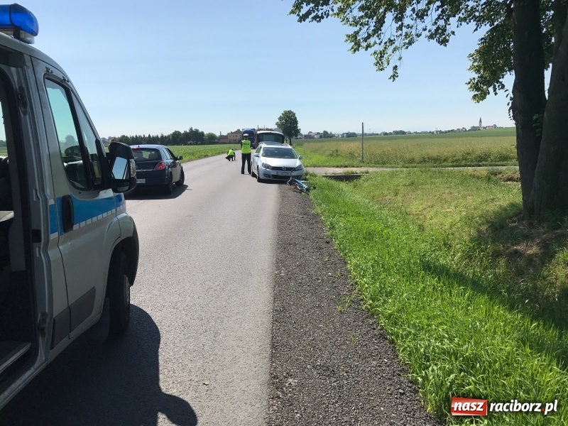 Zdjęcie w galerii na portalu naszraciborz.pl: Na DK 45 przed Krzyżanowicami doszło do potrącenia rowerzystki  wiadomości z regionu