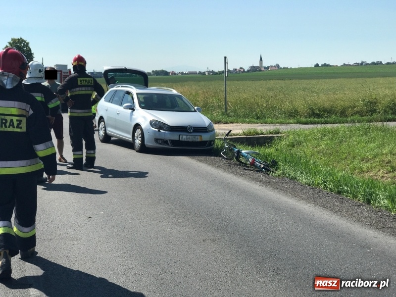 Zdjęcie w galerii na portalu naszraciborz.pl: Na DK 45 przed Krzyżanowicami doszło do potrącenia rowerzystki  wiadomości z regionu