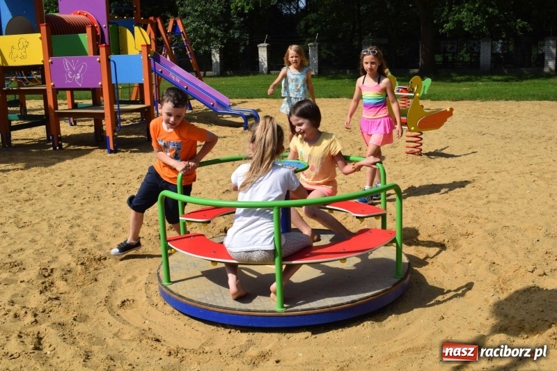 Zdjęcie w galerii na portalu naszraciborz.pl: Młodzieżowy Dom Kultury plastycznie podsumował rok szkolny  wiadomości z regionu