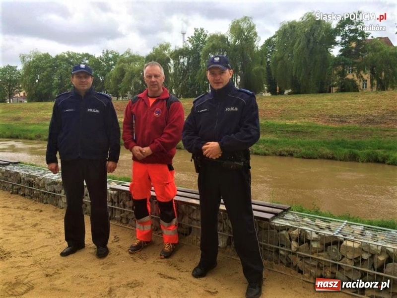 Zdjęcie w galerii na portalu naszraciborz.pl: Raciborscy dzielnicowi i ratownik WOPR kontrolowali zbiorniki wodne wiadomości z regionu