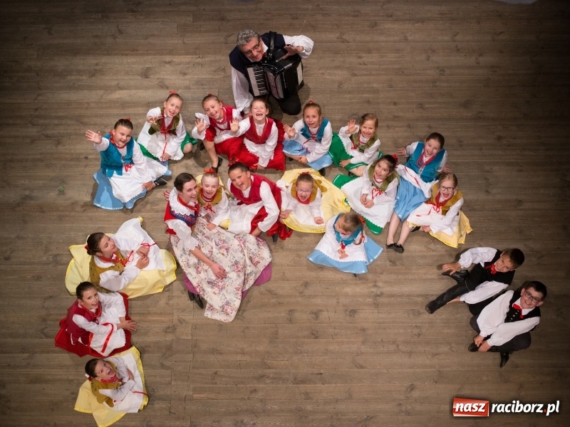 Zdjęcie w galerii na portalu naszraciborz.pl: Folklorem malowane, czyli koncert galowy ZPiT Strzecha wiadomości z regionu