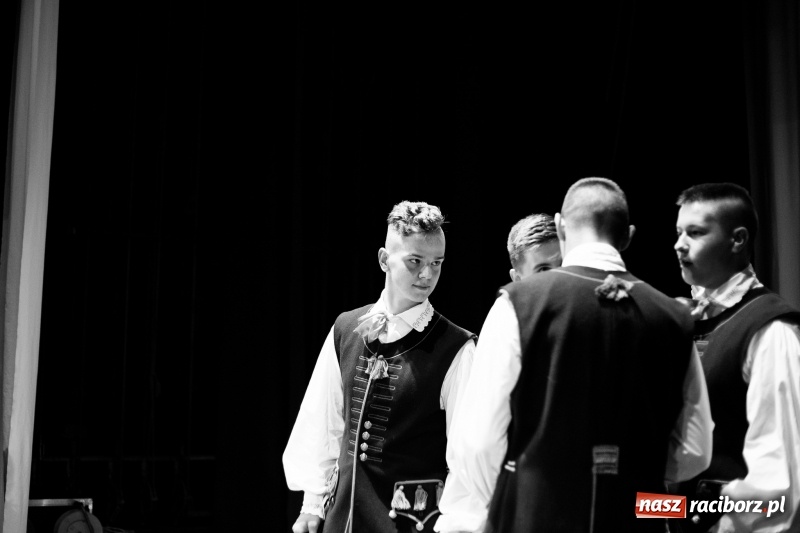 Zdjęcie w galerii na portalu naszraciborz.pl: Folklorem malowane, czyli koncert galowy ZPiT Strzecha wiadomości z regionu