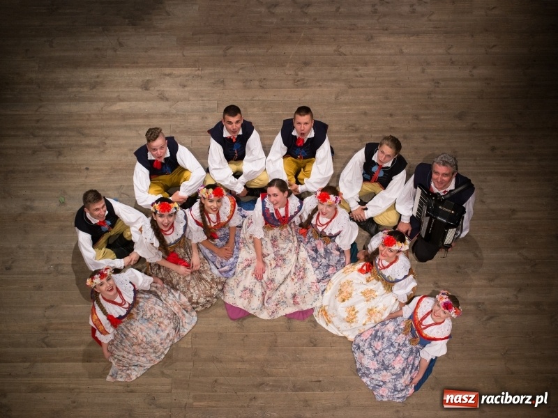Zdjęcie w galerii na portalu naszraciborz.pl: Folklorem malowane, czyli koncert galowy ZPiT Strzecha wiadomości z regionu