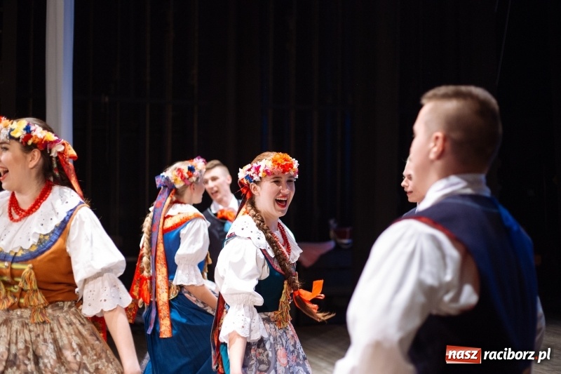 Zdjęcie w galerii na portalu naszraciborz.pl: Folklorem malowane, czyli koncert galowy ZPiT Strzecha wiadomości z regionu