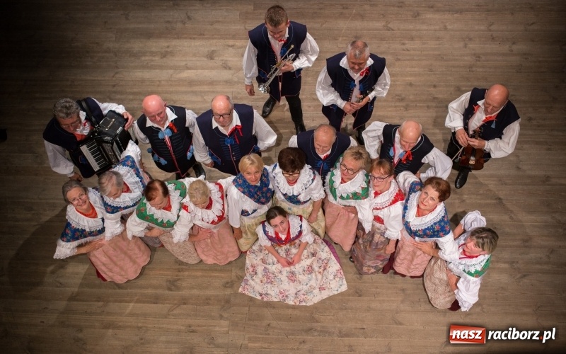 Zdjęcie w galerii na portalu naszraciborz.pl: Folklorem malowane, czyli koncert galowy ZPiT Strzecha wiadomości z regionu