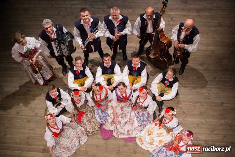 Zdjęcie w galerii na portalu naszraciborz.pl: Folklorem malowane, czyli koncert galowy ZPiT Strzecha wiadomości z regionu