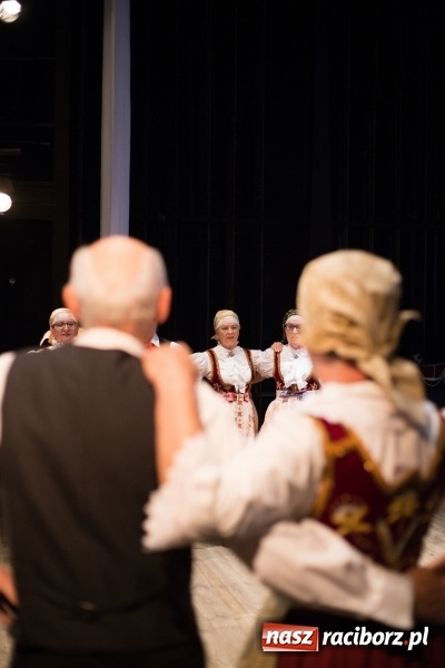 Zdjęcie w galerii na portalu naszraciborz.pl: Folklorem malowane, czyli koncert galowy ZPiT Strzecha wiadomości z regionu