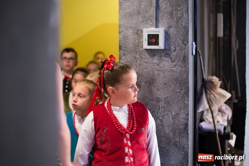 Zdjęcie w galerii na portalu naszraciborz.pl: Folklorem malowane, czyli koncert galowy ZPiT Strzecha wiadomości z regionu