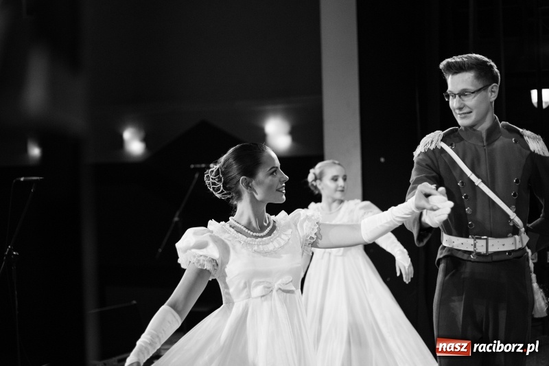 Zdjęcie w galerii na portalu naszraciborz.pl: Folklorem malowane, czyli koncert galowy ZPiT Strzecha wiadomości z regionu