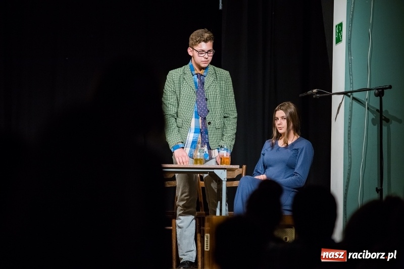 Zdjęcie w galerii na portalu naszraciborz.pl: Teatralne podsumowanie roku szkolnego w Młodzieżowym Domu Kultury wiadomości z regionu