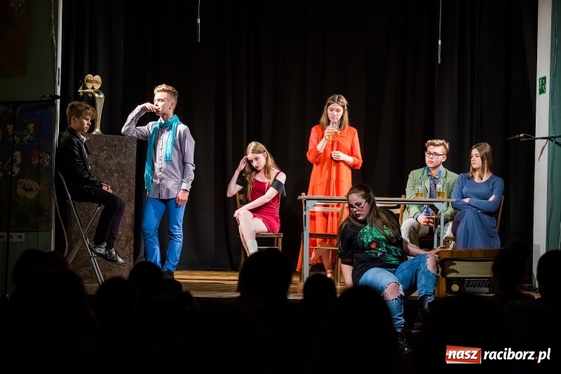 Zdjęcie w galerii na portalu naszraciborz.pl: Teatralne podsumowanie roku szkolnego w Młodzieżowym Domu Kultury wiadomości z regionu