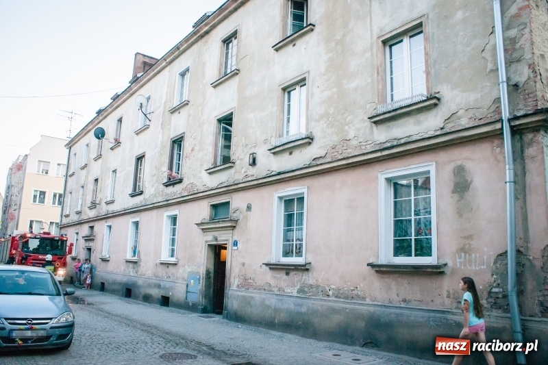 Zdjęcie w galerii na portalu naszraciborz.pl: Akcja strażaków na ulicy Różanej w Raciborzu wiadomości z regionu