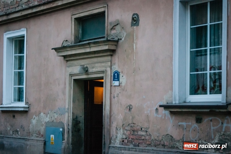 Zdjęcie w galerii na portalu naszraciborz.pl: Akcja strażaków na ulicy Różanej w Raciborzu wiadomości z regionu