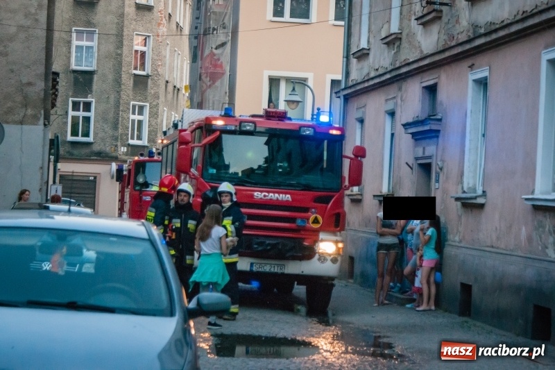 Zdjęcie w galerii na portalu naszraciborz.pl: Akcja strażaków na ulicy Różanej w Raciborzu wiadomości z regionu