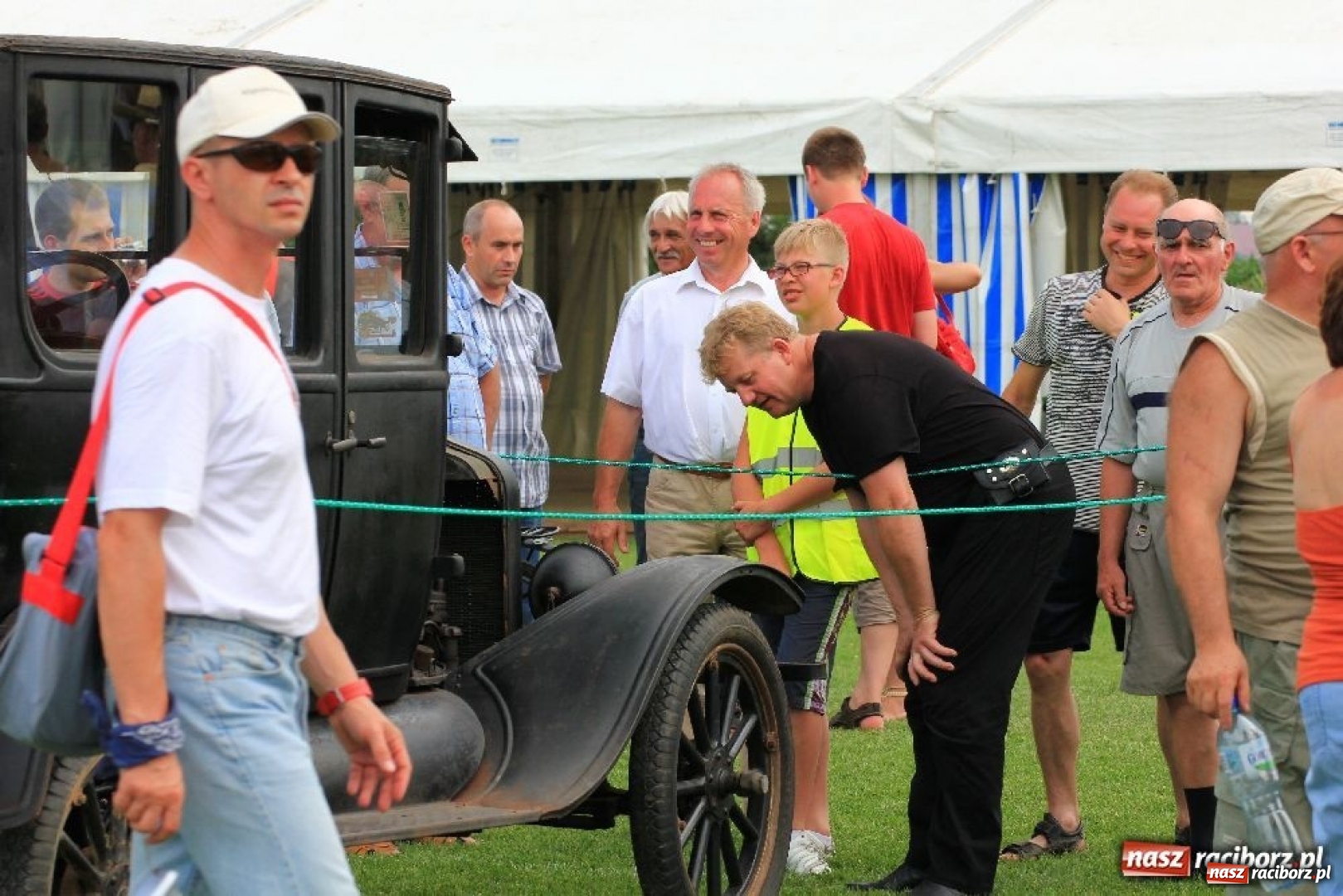 Zdjęcie w galerii na portalu naszraciborz.pl: Człowiek z pasją. Marian Studnic, czyli sołtys, który docenia piękno zabytkowych pojazdów wiadomości z regionu