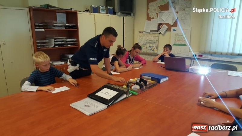 Zdjęcie w galerii na portalu naszraciborz.pl: Egzamin na pierwsze prawa jazdy w raciborskiej komendzie  wiadomości z regionu