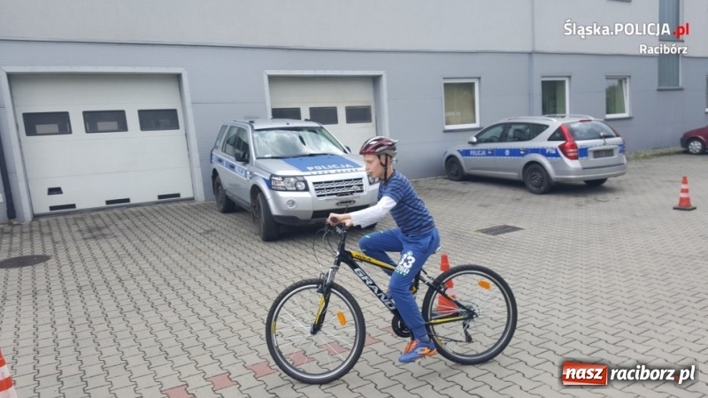 Zdjęcie w galerii na portalu naszraciborz.pl: Egzamin na pierwsze prawa jazdy w raciborskiej komendzie  wiadomości z regionu