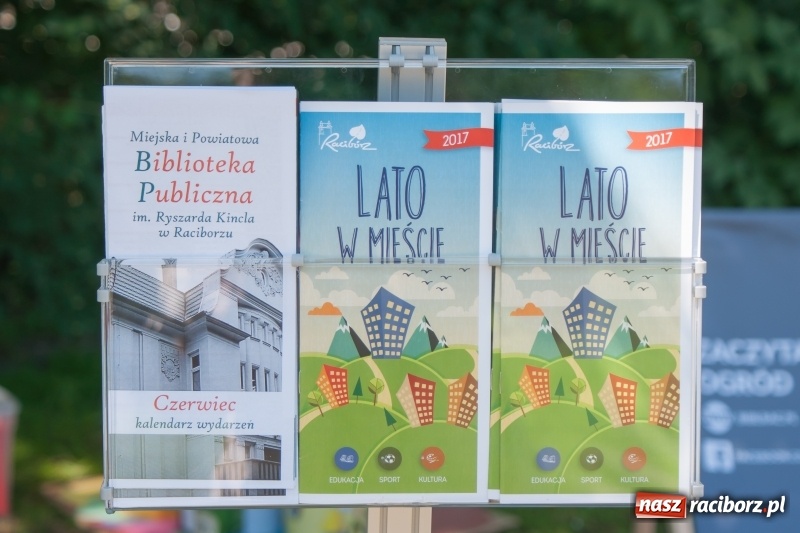 Zdjęcie w galerii na portalu naszraciborz.pl: Piknik sąsiedzki, czyli artyści, strażacy i biblioteka w ogródku jordanowskim wiadomości z regionu