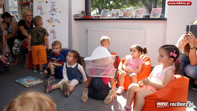 Zdjęcie w galerii na portalu naszraciborz.pl: Wesoła zabawa z Mądrą Myszą w bibliotece na Ostrogu  wiadomości z regionu