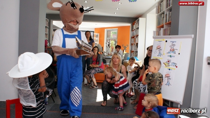 Zdjęcie w galerii na portalu naszraciborz.pl: Wesoła zabawa z Mądrą Myszą w bibliotece na Ostrogu  wiadomości z regionu