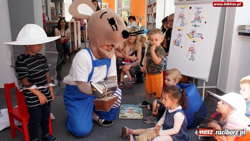 Zdjęcie w galerii na portalu naszraciborz.pl: Wesoła zabawa z Mądrą Myszą w bibliotece na Ostrogu  wiadomości z regionu